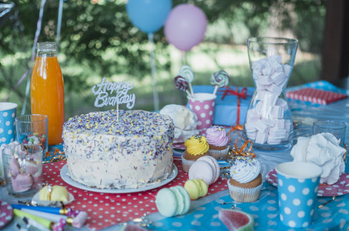 Ideas for a Tropical Luau Using Custom Balloons and Tableware