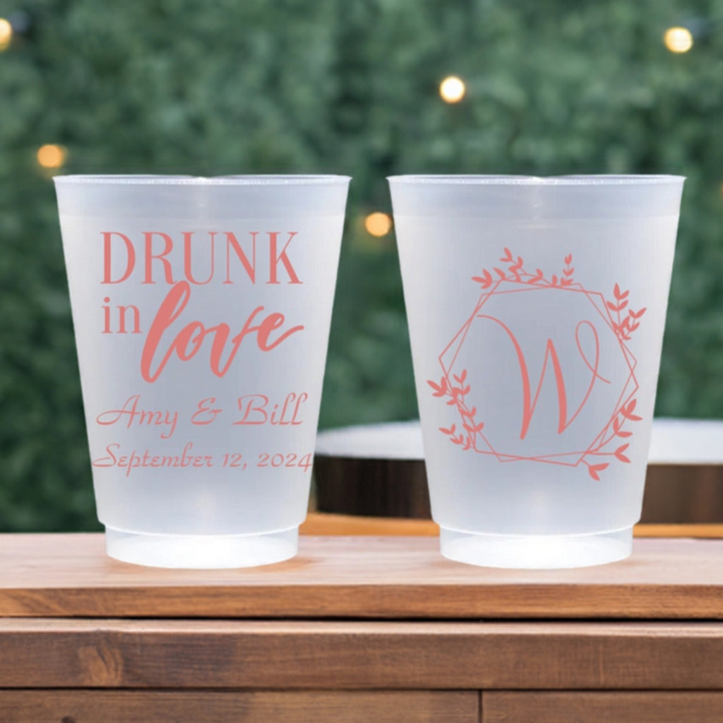 Personalized wedding cups featuring 'Drunk in Love' design and custom names for a memorable wedding celebration